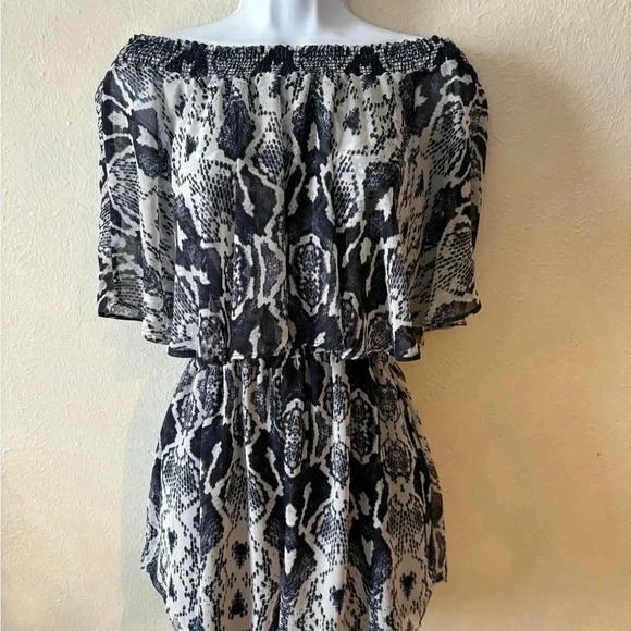 Show me you’re mumu off the shoulder romper - Picture 2 of 5